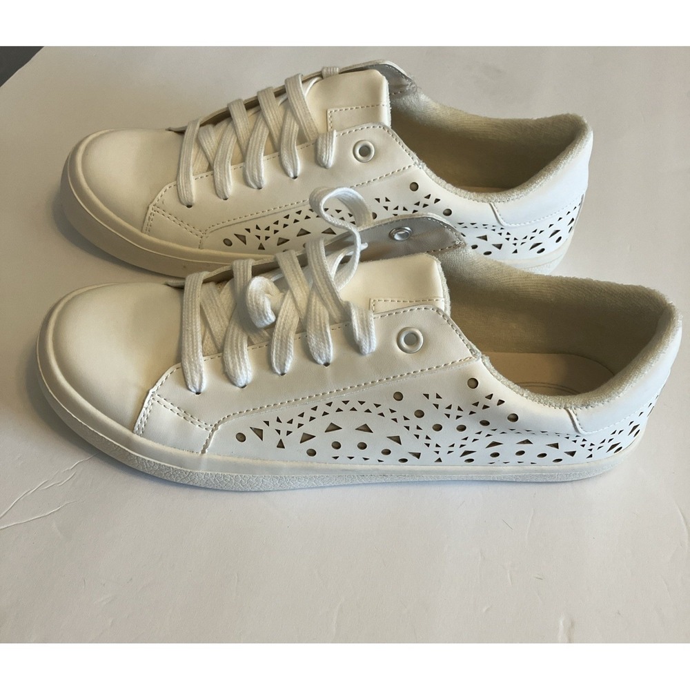 Scoop Women's Laser Cut Court Sneakers Size 9.5 White NWOT C478